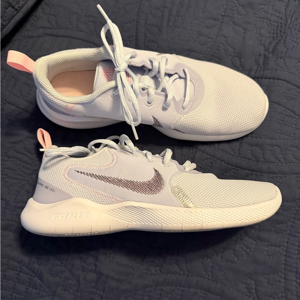 Nike Women's Athletic Shoes in White and Pink